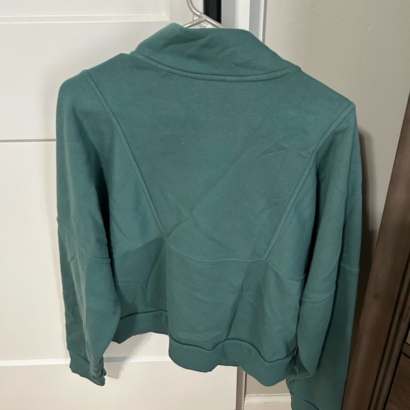 Cropped Crewneck - Picture 2 of 3